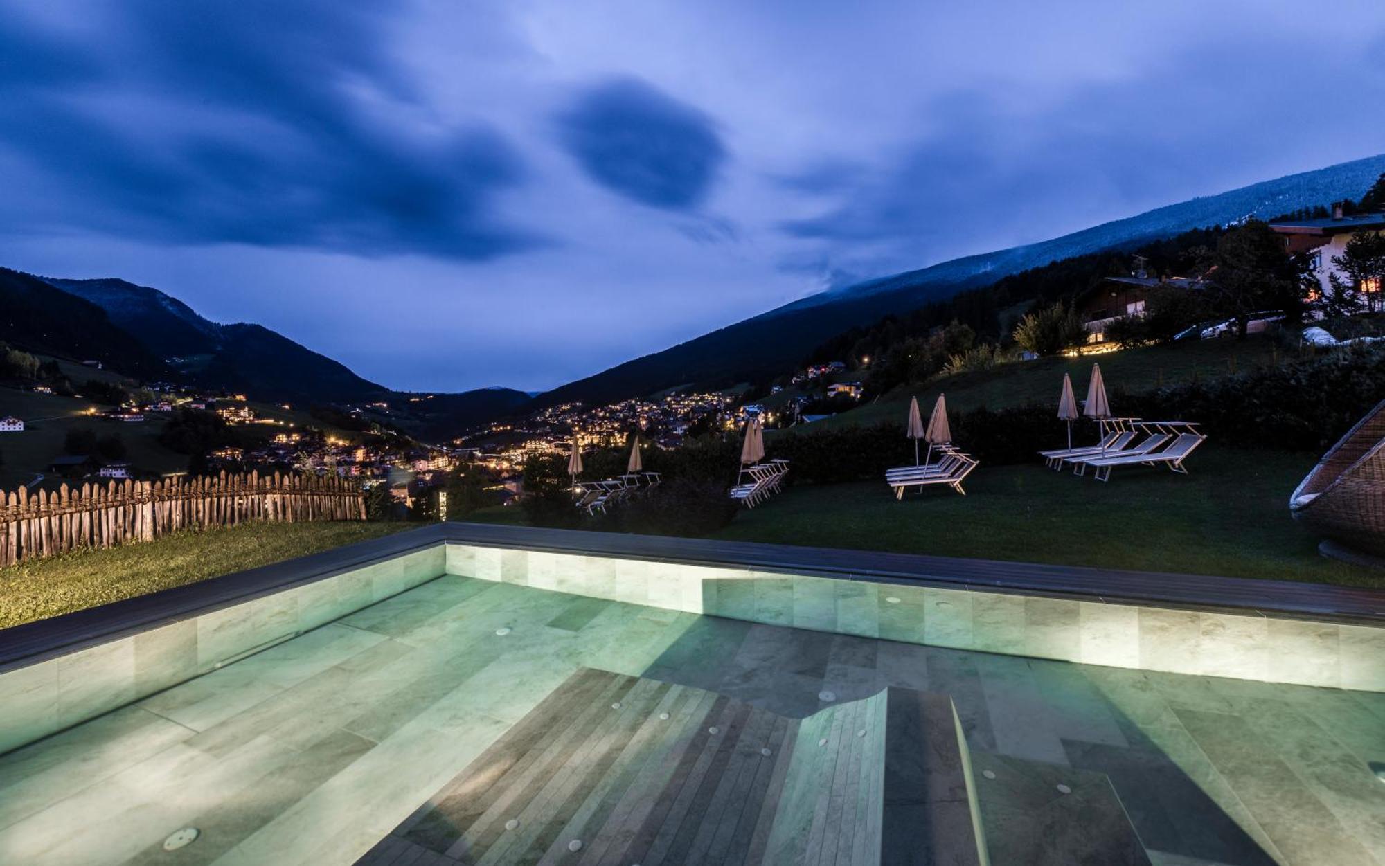 Alpenheim Charming & Spa Hotel オルティゼーイ エクステリア 写真